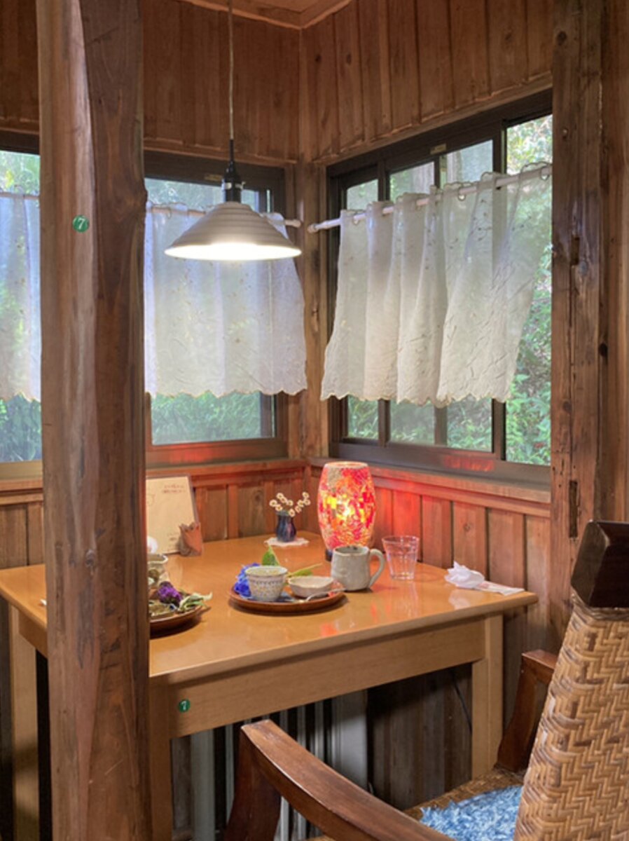 店内テーブル席